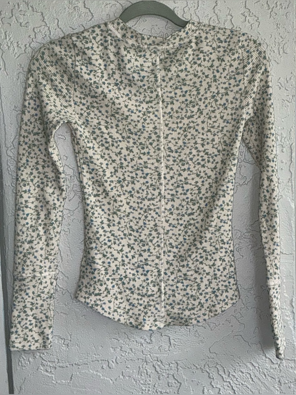 American Eagle Outfitters Ivory Long Sleeve Ribbed Top with Green Floral Print - Picture 4 of 5